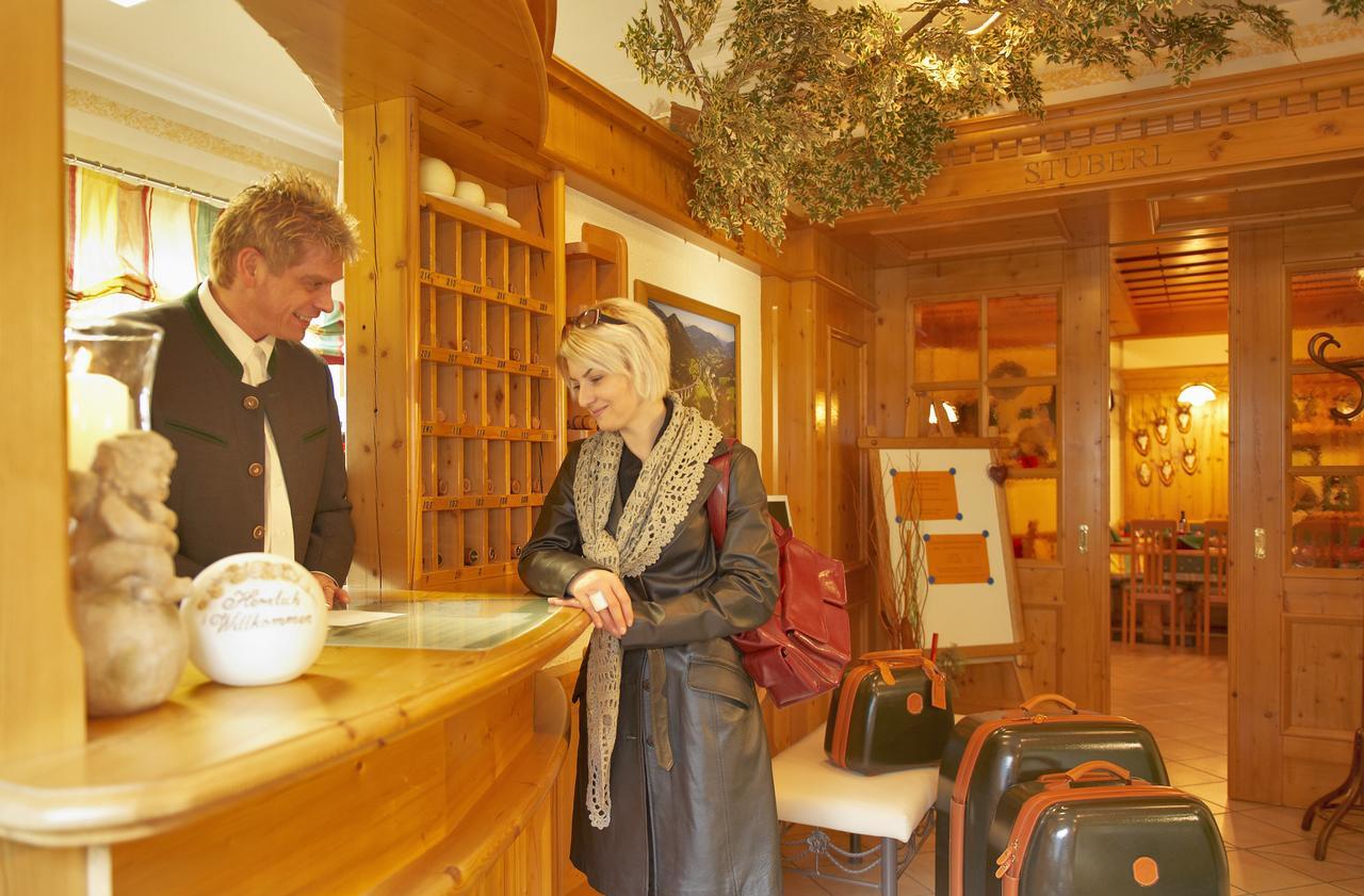Hotel Hubertushof Flachau Bagian luar foto