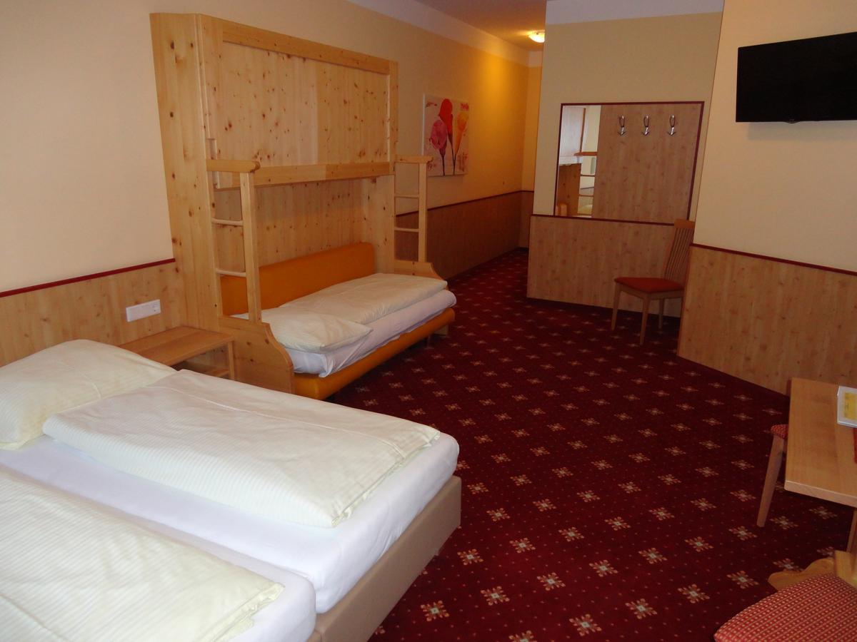Hotel Hubertushof Flachau Bagian luar foto