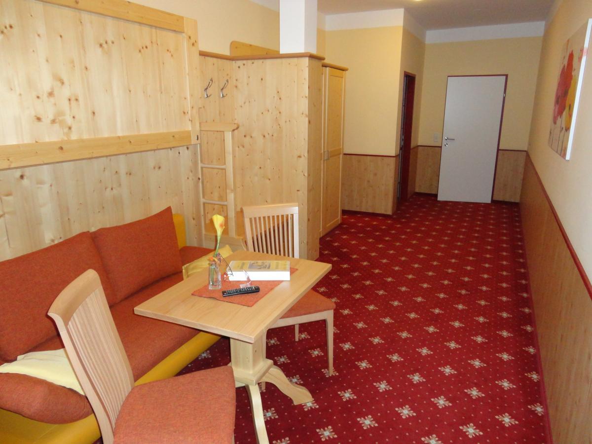 Hotel Hubertushof Flachau Bagian luar foto